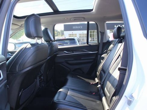 Used 2024 Jeep Grand Cherokee Limited image 20