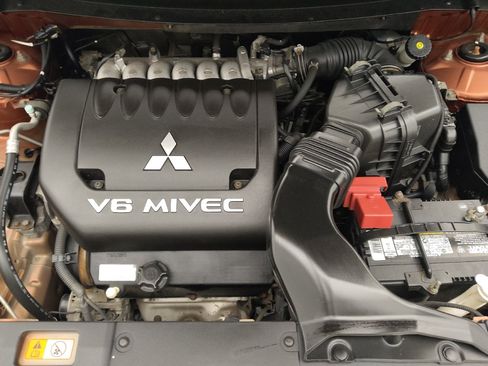 Used 2014 Mitsubishi Outlander GT AWD/4WD image 30