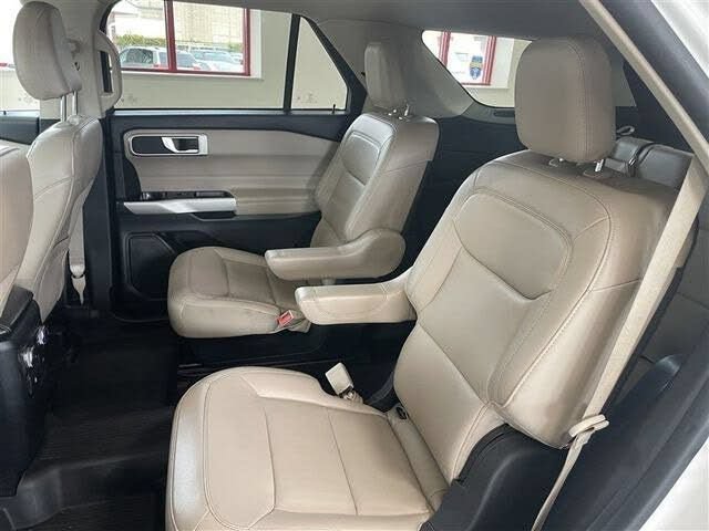 Used 2022 Ford Explorer XLT w/ Equipment Group 202A AWD/4WD image 31