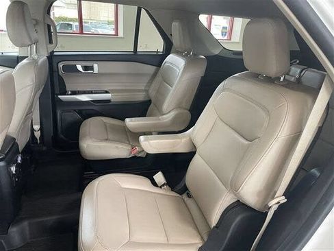 Used 2022 Ford Explorer XLT w/ Equipment Group 202A AWD/4WD image 31