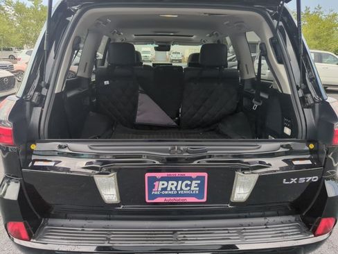 Used 2016 Lexus LX 570 4WD w/ Luxury Package image 11