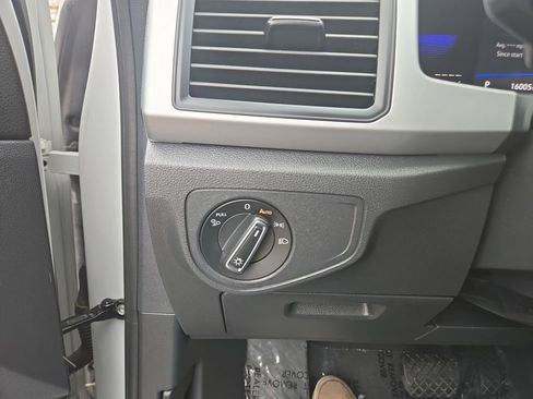 Used 2022 Volkswagen Atlas Cross Sport SE image 19