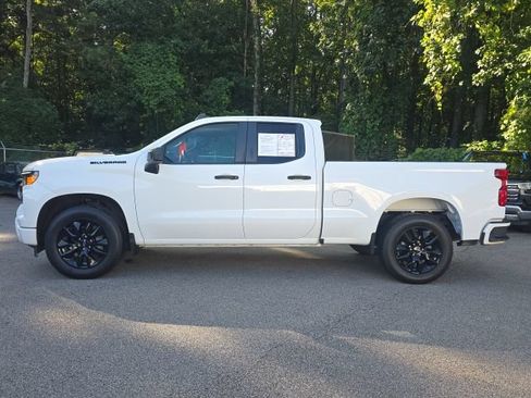 Used 2022 Chevrolet Silverado 1500 Custom RWD image 2