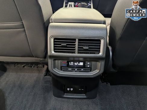 Used 2024 Volkswagen Atlas SE AWD/4WD image 26