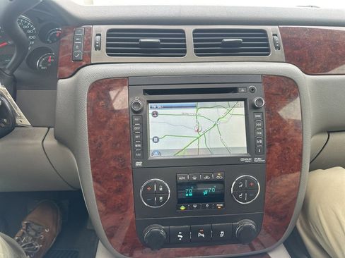 Used 2013 Chevrolet Avalanche LTZ image 10