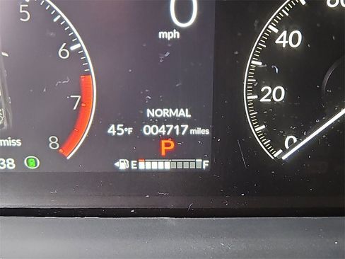 Used 2025 Honda Pilot Sport image 13