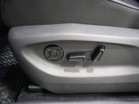 New 2025 Volkswagen Tiguan SE image 14