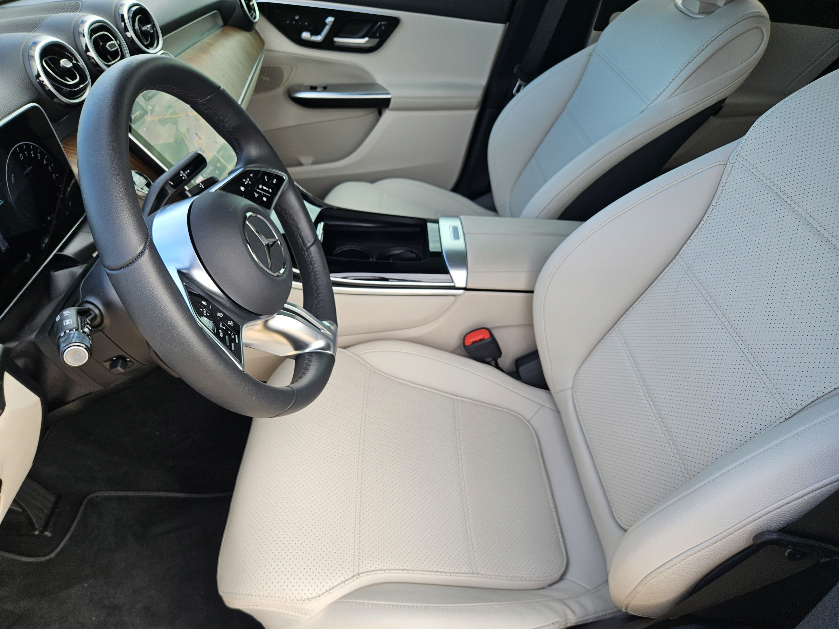 Certified 2026 Mercedes-Benz GLC 350e 4MATIC image 5