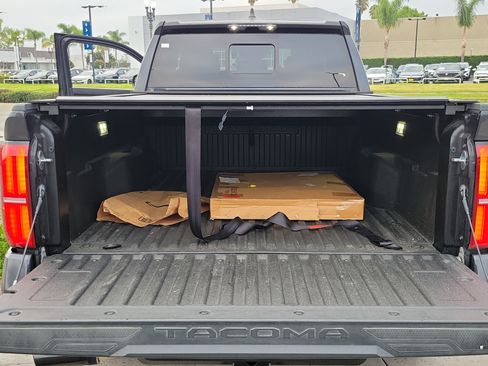 Used 2024 Toyota Tacoma SR5 AWD/4WD image 18