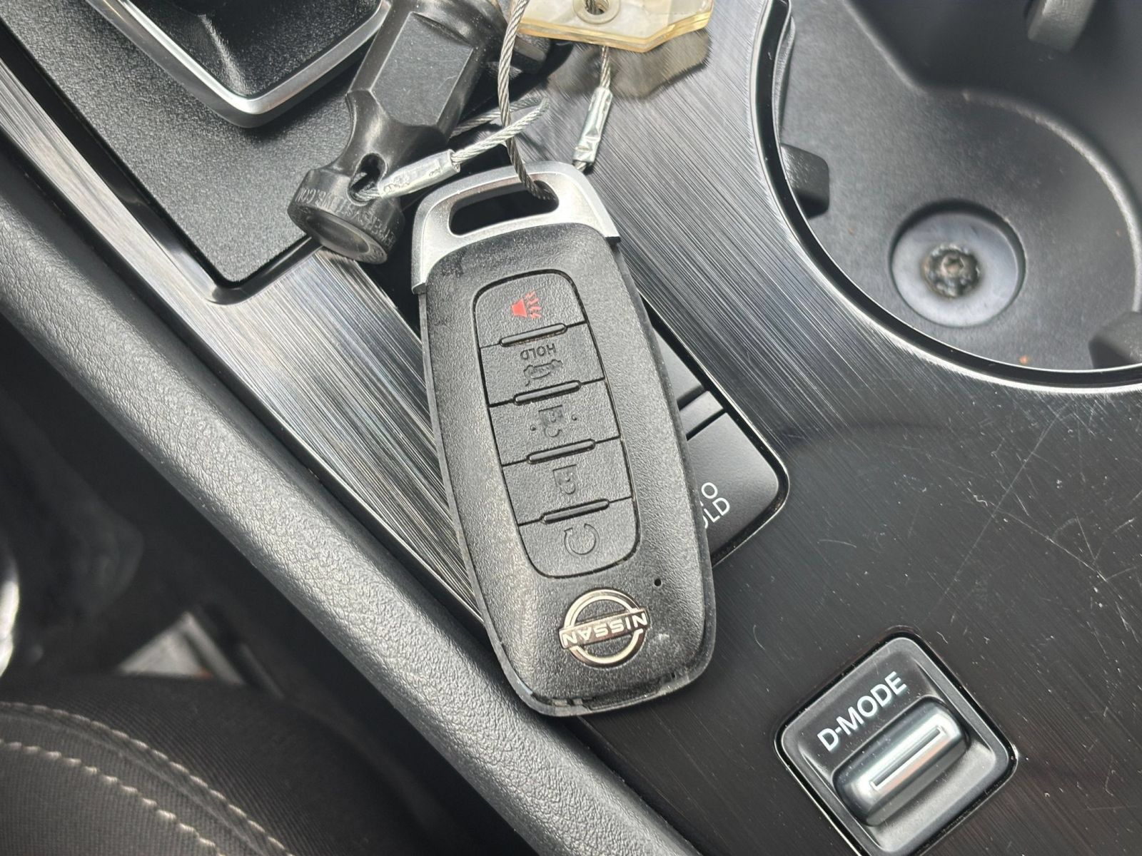 Used 2025 Nissan Rogue SV FWD image 19