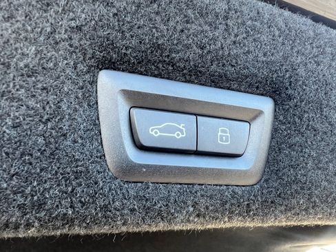 Used 2023 BMW 740i w/ Executive Package image 40