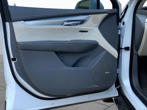 Used 2019 Cadillac XT5 Premium Luxury FWD image 22