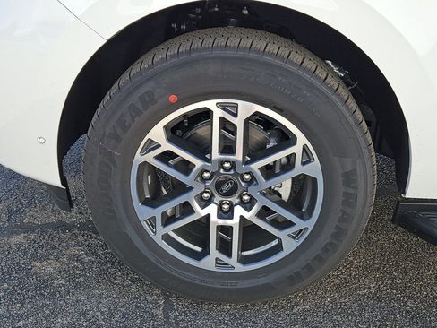 New 2025 Ford Expedition Active image 17