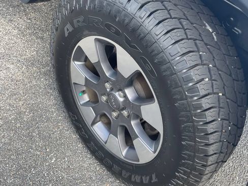 Used 2018 Jeep Wrangler Unlimited Sahara AWD/4WD image 9
