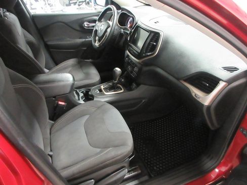 Used 2016 Jeep Cherokee Latitude w/ Cold Weather Group image 8