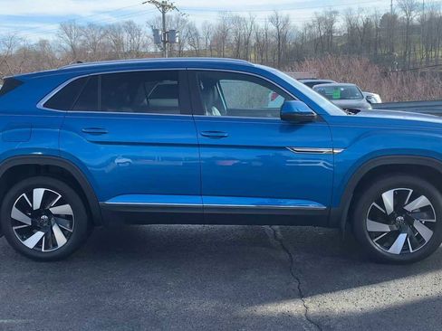 Used 2024 Volkswagen Atlas Cross Sport SEL image 9