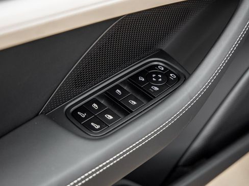 Certified 2025 Porsche Panamera image 19