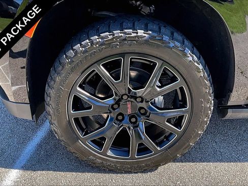 Used 2021 GMC Yukon Denali w/ Denali Premium Package AWD/4WD image 8