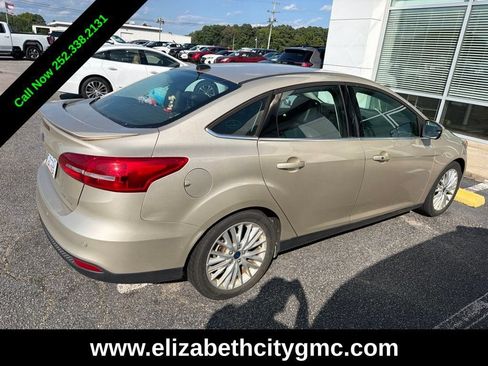 Used 2017 Ford Focus Titanium FWD image 5
