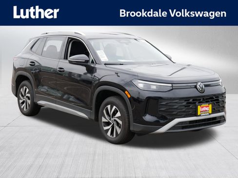 Certified 2025 Volkswagen Tiguan S AWD/4WD image 1
