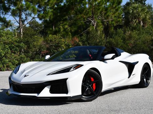 Used 2024 Chevrolet Corvette E-Ray Convertible w/ 3LZ AWD/4WD image 28