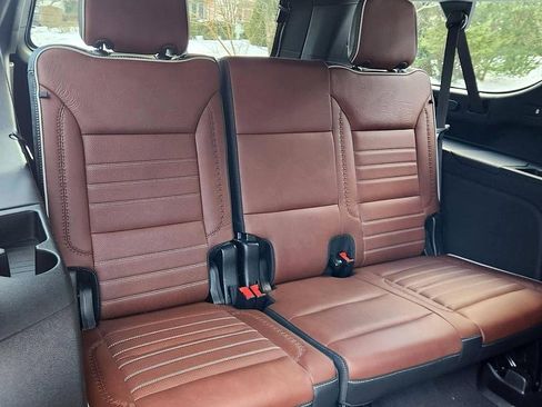 Used 2023 GMC Yukon XL Denali Ultimate image 12