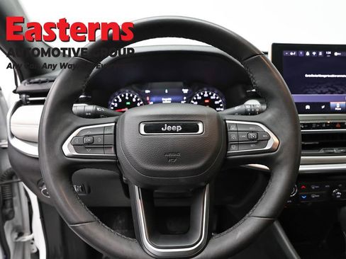 Used 2025 Jeep Compass Limited AWD/4WD image 10