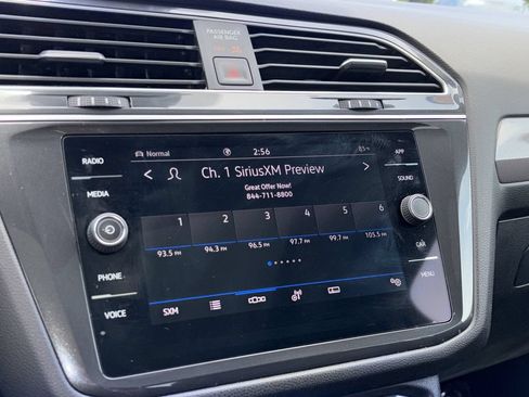 Certified 2024 Volkswagen Tiguan SE w/ Panoramic Sunroof Package AWD/4WD image 18