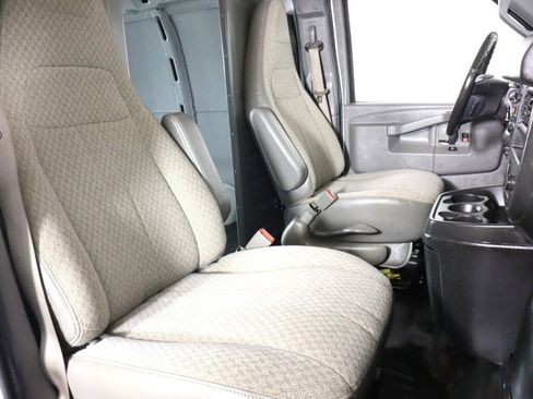 Used 2018 Chevrolet Express 2500 w/ Driver Convenience Package image 30