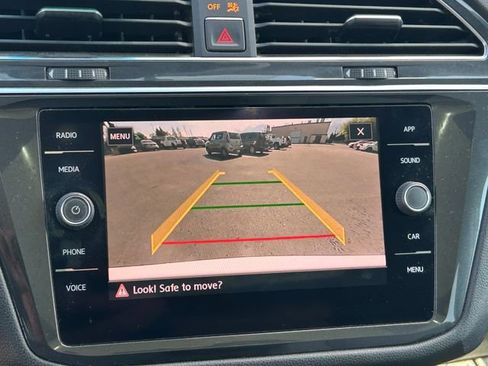 Used 2018 Volkswagen Tiguan SE w/ Panoramic Sunroof Package AWD/4WD image 15