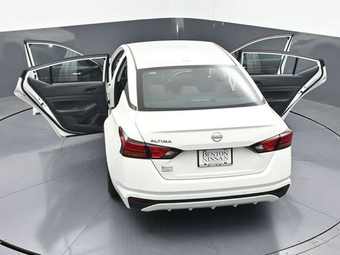 Used 2025 Nissan Altima 2.5 SV FWD image 45