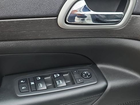 Used 2018 Jeep Grand Cherokee Altitude RWD image 15