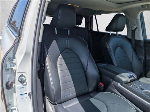 Used 2022 Toyota Highlander XLE AWD/4WD image 22