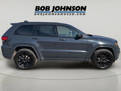 Used 2017 Jeep Grand Cherokee Altitude AWD/4WD image 2