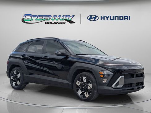 Used 2025 Hyundai Kona SEL FWD image 2