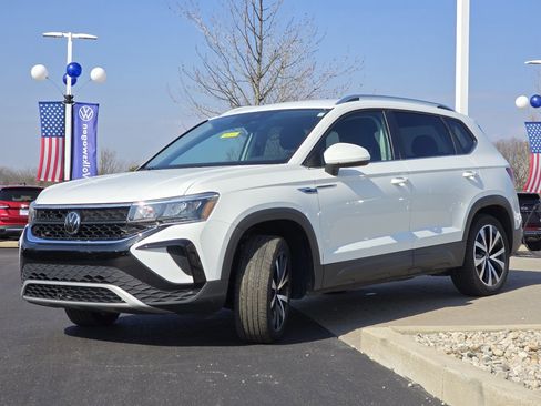 Used 2024 Volkswagen Taos SE image 17