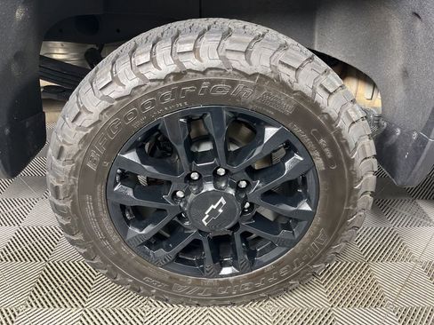 Used 2025 Chevrolet Silverado 2500 LT w/ Trail Boss Package AWD/4WD image 16