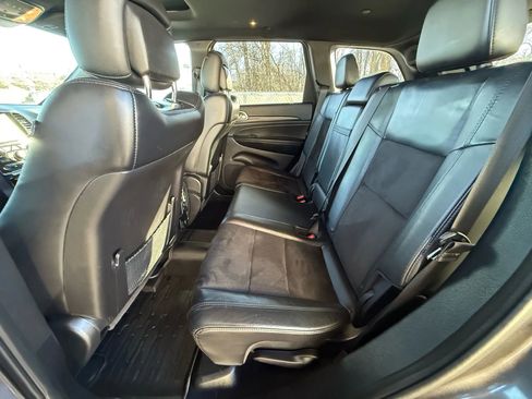 Used 2021 Jeep Grand Cherokee Laredo X image 18