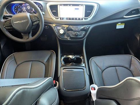New 2026 Chrysler Pacifica Limited w/ S Appearance Package image 15
