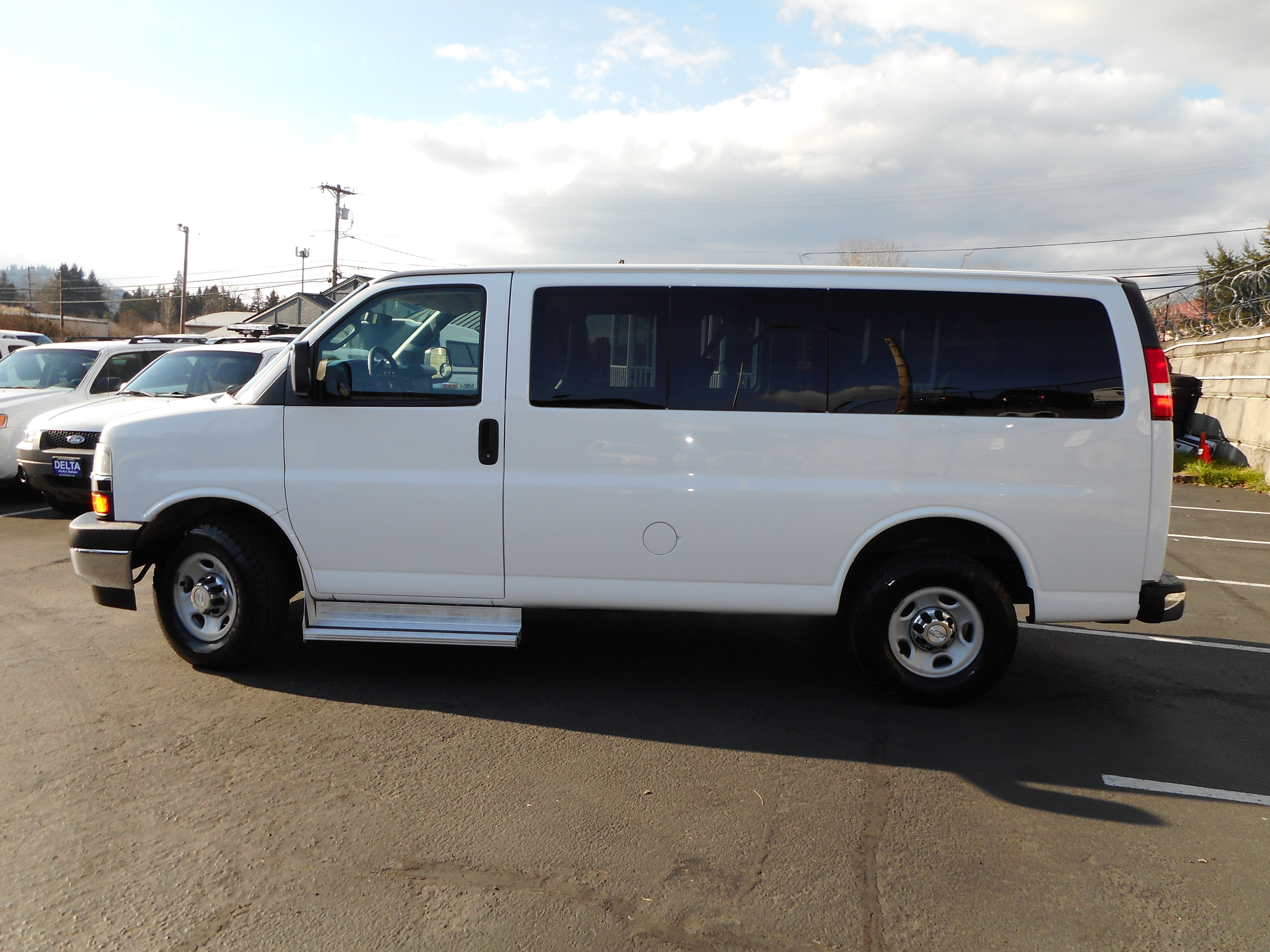 Used 2017 Chevrolet Express 3500 LT w/ LT Preferred Equipment Group RWD image 2