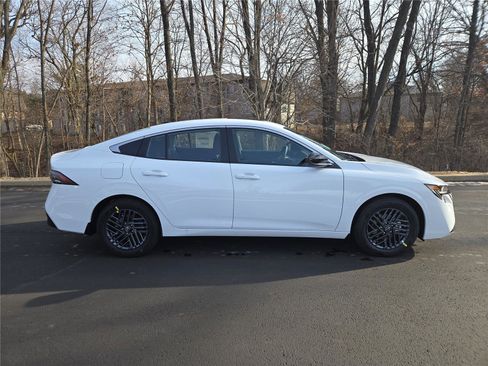 New 2026 Nissan Sentra SV w/ SV Convenience Package FWD image 2