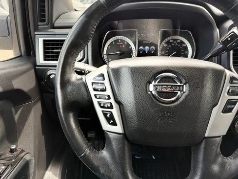 Used 2019 Nissan Titan SV w/ SV Convenience Package AWD/4WD image 27