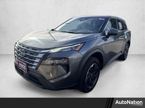 Used 2024 Nissan Rogue SV image 1