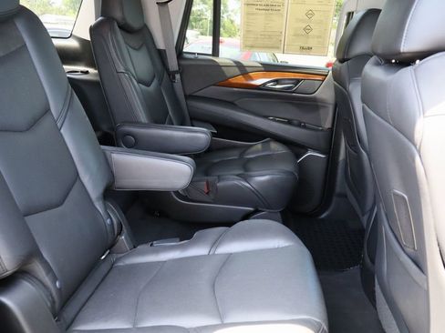 Used 2020 Cadillac Escalade Premium Luxury RWD image 34