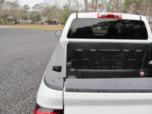 Used 2019 Chevrolet Colorado LT image 17