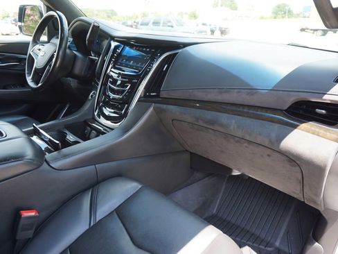 Used 2019 Cadillac Escalade Platinum image 35