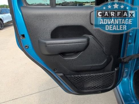Used 2023 Jeep Gladiator Rubicon w/ LED Lighting Group AWD/4WD image 11