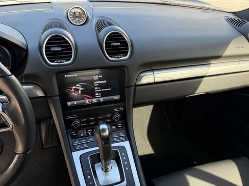 Used 2025 Porsche 718 Cayman RWD image 18