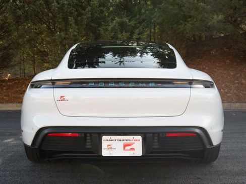 Used 2022 Porsche Taycan image 8