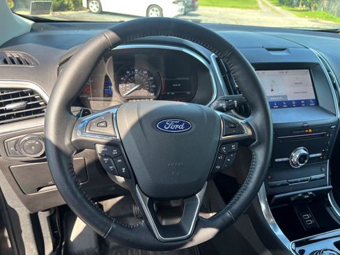 Used 2019 Ford Edge Titanium AWD/4WD image 10